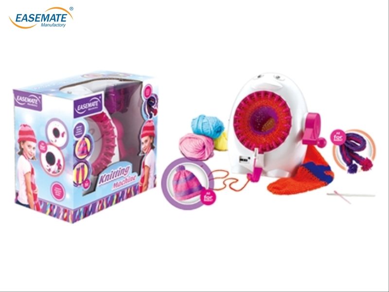 E261025 - Penguin knitting wool machine